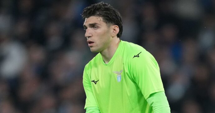 “Sentivo bruciare dietro alla schiena, ho avuto paura”: Mandas colpito da un fumogeno durante Genoa-Lazio