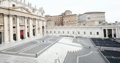 Copertina di Funerale del Papa, il rebus dei posti delle autorità: cosa dice il protocollo e chi sarà in prima fila