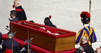 Copertina di Il percorso del corteo funebre di Papa Francesco: da San Pietro fino a via Merulana, ecco da dove passerà