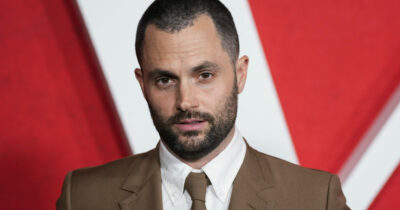 Copertina di “Stare con Blake Lively? È stata una lotta. Gossip Girl mi ha influenzato, non dico che mi stavo perdendo, ma mi dava fastidio”: lo rivela Penn Badgley