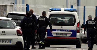 Copertina di Francia, 16enne accoltella e uccide una compagna a scuola. Poi aggredisce altri tre studenti