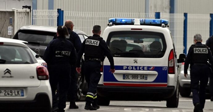 Francia, 16enne accoltella e uccide una compagna a scuola. Poi aggredisce altri tre studenti