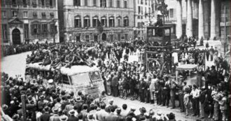 25 aprile, l’insurrezione modello di Genova. Il generale nazista costretto a uscire in ambulanza per andare a firmare la resa dai partigiani