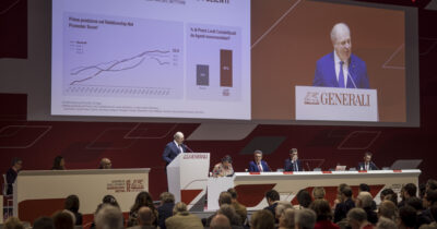 Copertina di Uno a zero per Milano nella battaglia contro Roma per il controllo delle Generali