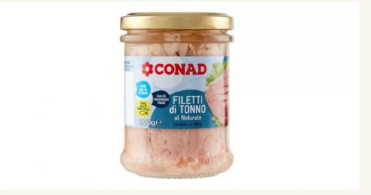 “Corpi estranei” nel tonno al naturale a marchio Conad, scatta l’allarme: ecco il lotto ritirato dal mercato