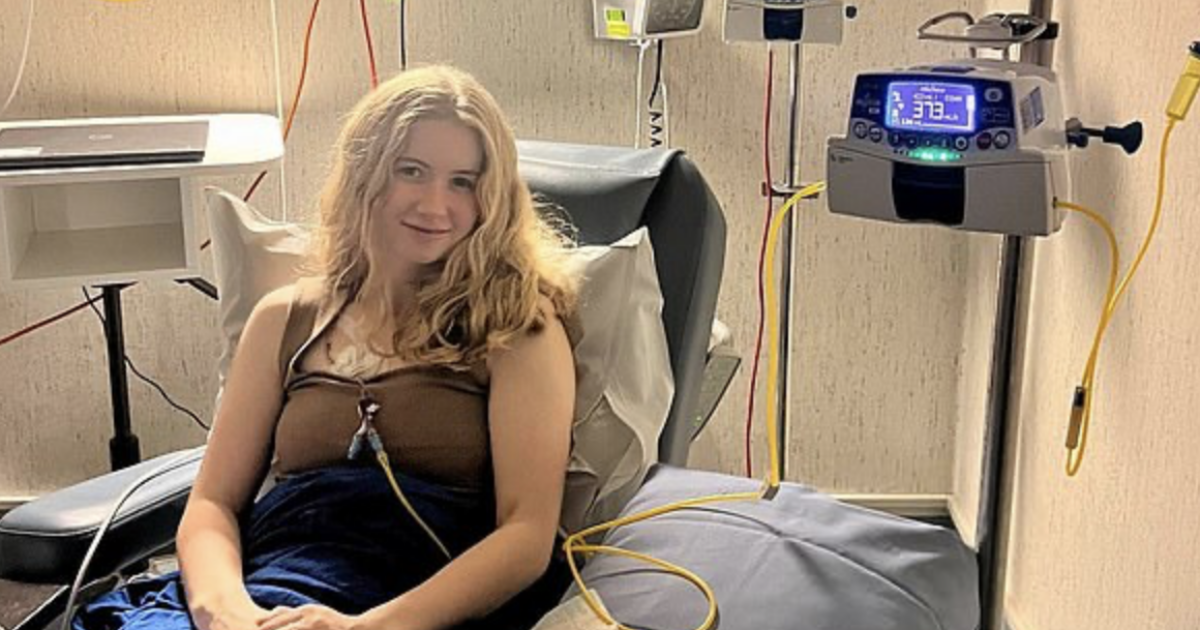 È morta Dominique McShain, la star di TikTok aveva un cancro al colon incurabile: “La mia vita è stata breve. In Paradiso non proverò più dolore e sarò in pace”
