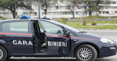 Copertina di Strage familiare a Modena. Trovati i cadaveri di padre, madre e figlio disabile: ipotesi omicidio-suicidio