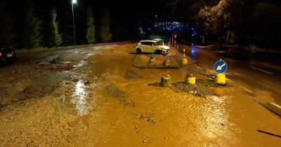 Copertina di Piogge intense nel Varesotto, esonda il fiume Olona: auto spazzate via dall’acqua e case allagate – Video