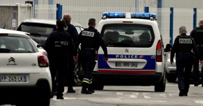 Copertina di Attacco al liceo col coltello:  una morta e tre feriti