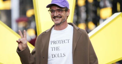 Copertina di “J.K. Rowling è una sfigata odiosa”: Pedro Pascal attacca la scrittrice e appoggia la comunità transgender