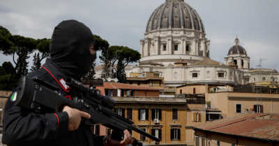 Copertina di Funerali del Papa, il piano sicurezza: “bazooka” anti-droni, immagini in 3D e 10.000 uomini in campo