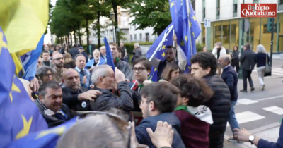 Copertina di “Cosa ce ne frega della Palestina?”, rissa alla fiaccolata di Torino: allontanati militanti di Azione, Iv e + Europa