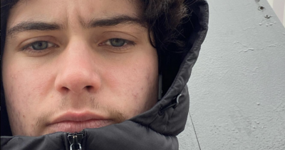 Copertina di “Sono trans e sul passaporto c’è scritto Uomo, così per colpa di Trump non posso entrare in America”: il cantautore Bells Larsen costretto a cancellare il tour