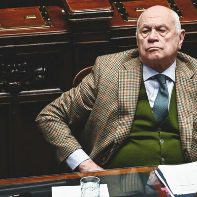 Copertina di Il governo stoppa Costa sulla custodia cautelare: inammissibile il suo emendamento sul decreto sicurezza