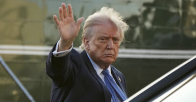 Copertina di Ucraina, Trump: “La Crimea? Per colpa di Obama alla Russia. Zelensky capisce”. Ma il leader ucraino: “È nostra”