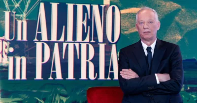 Copertina di Ospiti a "Un alieno in patria" con Peter Gomez: Antonio Padellaro, Rosy Bindi, Luca Casarini, Paolo Ruffini e Alessandro Campi