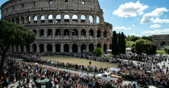 I leader del mondo e 400mila cittadini comuni: l’addio a Francesco. L’ultimo viaggio del Papa tra due ali di folla per le vie di Roma