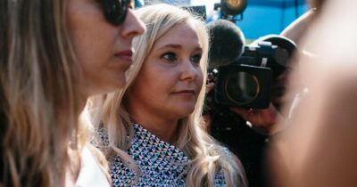 Copertina di Virginia Giuffre si toglie la vita in Australia: accusò di abusi Epstein e il principe Andrea