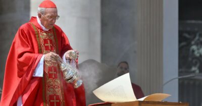 Copertina di Funerali di Papa Francesco, omelia anti-bellicisti: “Una voce incessante contro tutte le guerre”