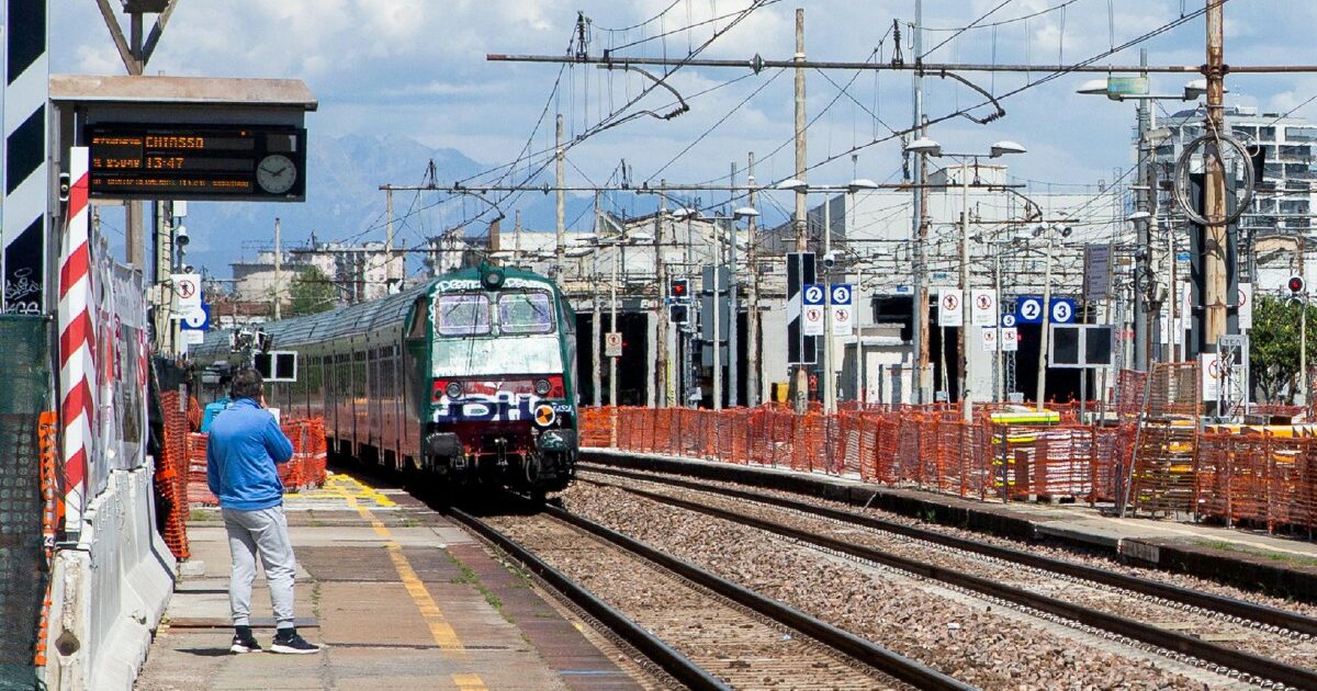 Non identificate le due persone morte dopo essere state travolte dai treni a Milano Non identificate le due persone morte dopo essere state travolte dai treni a Milano