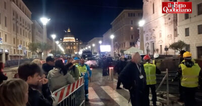 Copertina di Funerali di Papa Francesco, i fedeli in coda dalle 22 per le esequie. E c’è chi passa la notte sul marciapiede