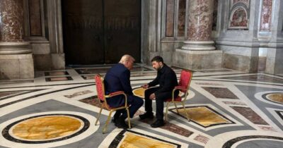 Copertina di A San Pietro il faccia a faccia tra Trump e Zelensky: "È stato costruttivo". Un secondo incontro concordato per oggi