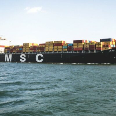 Copertina di L’amazon del mare: Msc – L’ascesa di Mr. Aponte, che vuole il monopolio