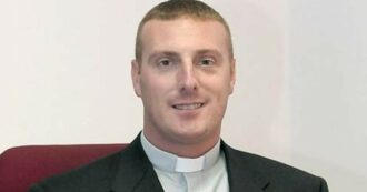 “Spogliati, fammi vedere se ti ecciti”, “Sconfiggi la vergogna”. Così don Marelli ha abusato di tre adolescenti