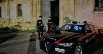 Copertina di Mazara del Vallo, due ragazzi precipitano dal tetto di un casolare: uno è morto, l’altro in ospedale