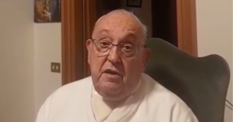 Papa Francesco, il videomessaggio inedito rivolto ai giovani: “Imparate ad ascoltare, aiuta la pace”