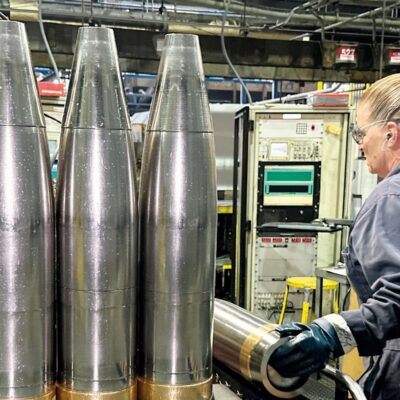 Copertina di Riarmo globale: 2.718 miliardi. È la cifra più alta di tutti i tempi