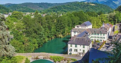 Copertina di Scuola cattolica, stupri e bugie: lo scandalo si abbatte su Bayrou