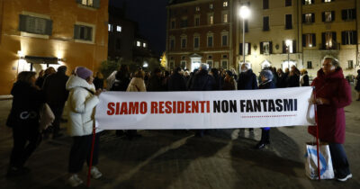 Copertina di Turismo di massa e affitti brevi, due ricercatrici: “Il problema è nelle politiche neoliberiste sulla casa”
