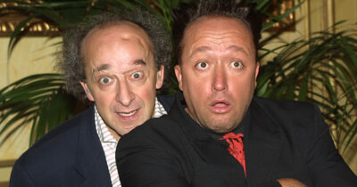 Copertina di “Zelig? Sono successe cose gravi nei confronti di Bruno Arena, un giorno racconterò. Col tormentone ‘ahrarara’ comprai casa”: parla Max Cavallari dei Fichi d’India