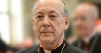 Conclave, il caso Cipriani. Sulla tomba di Bergoglio vestito da cardinale, ma Francesco gliel’aveva proibito