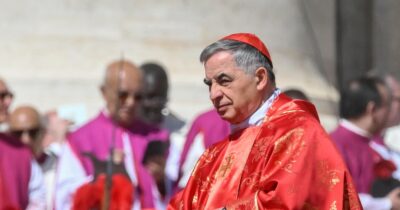 Copertina di Conclave, il cardinale Angelo Becciu verso il passo indietro