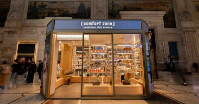 Copertina di Dall’agricoltura rigenerativa alla skincare: abbiamo visitato il Giardino Scientifico dove nascono le creme di Comfort Zone. Il fondatore: “Abbiamo due case la nostra pelle e il nostro pianeta”