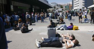 Maxi black-out in Spagna: internet ko e si fermano tutti i trasporti. “Restate a casa, durerà a lungo”