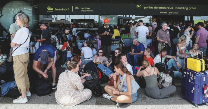 Spagna, 8 ore di black-out: ko treni e aerei Sánchez: “Nessuna ipotesi finora esclusa”