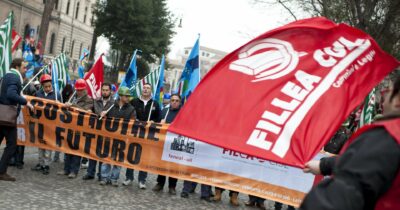 Copertina di “Non potevi restare a casa a cucinare?”: insulti sessisti alla sindacalista Cgil a un tavolo di lavoro