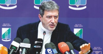 Copertina di Feste e funerali: le Regioni si fanno un mese di ponte