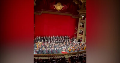 Copertina di Alla Scala di Milano l’orchestra suona Bella Ciao: l’emozionante esibizione per il 25 aprile