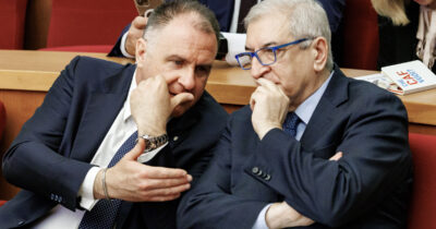 Copertina di Pnrr a rischio flop, la Cgil lancia l'allarme: "Impiegati solo 64 miliardi su 194. Fondi spostati sul riarmo"