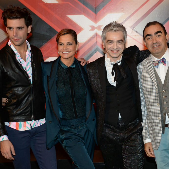 Mika: “X Factor? Mi sono detto ‘ca**o perché ho accettato?’. Monologo della Ventura di 10 minuti, Elio vestito da mago e Morgan con Dante in mano”