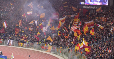 Copertina di Molotov contro il circolo Quadraro, storica sede del gruppo ultras della Roma: indaga la Digos