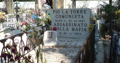 Copertina di Pio La Torre assassinato dalla mafia? Macché! Sono stati i comunisti. Lo disse Ciancimino e oggi Mori rilancia