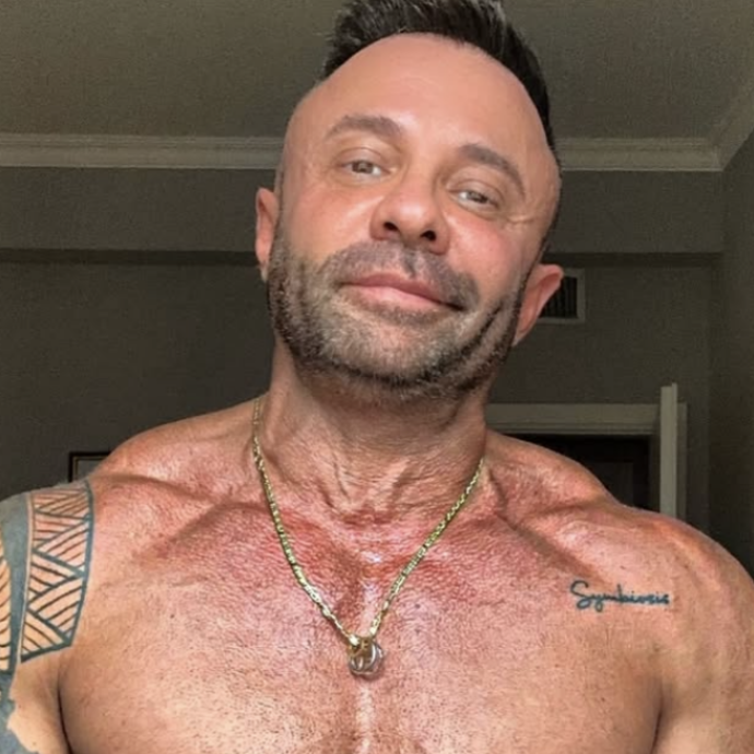 Ruggero Caso arrestato per detenzione ai fini di spaccio di sostanze stupefacenti: il bodybuilder influencer in casa con mefedrone e sostanze anabolizzanti