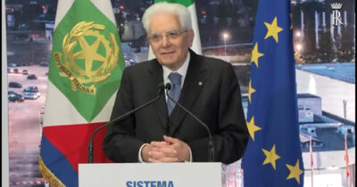 Copertina di Mattarella: “Serve equità per i salari dei migranti, si rispetti la Carta. Caporalato fenomeno scandaloso”