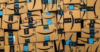 Trump chiama Bezos, si arrabbia e Amazon smentisce di aver mai pensato di mostrare il costo dei dazi sui prodotti venduti