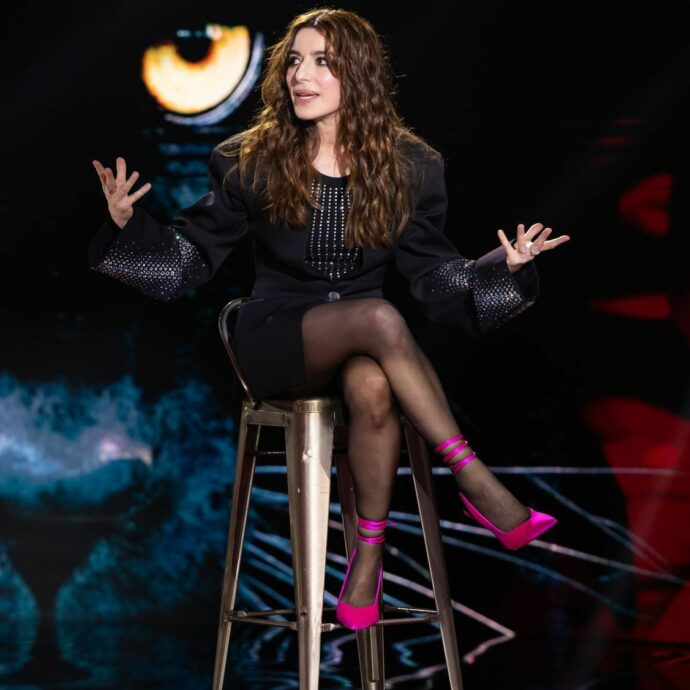 “Per molti anni ho pensato di essere trans. Un cantautore mi disse: ‘ Se hai il c***o dimmelo'”: le confessioni di Sabrina Impacciatore a Belve